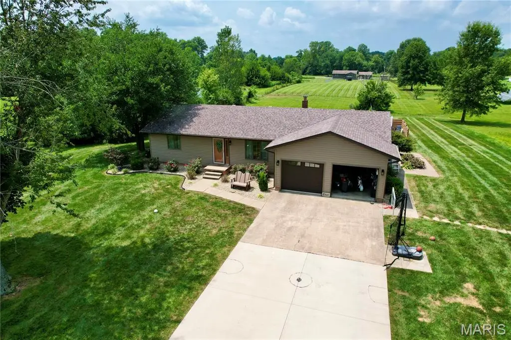 3417 College Street Road, Salem, IL 62881 - #1
