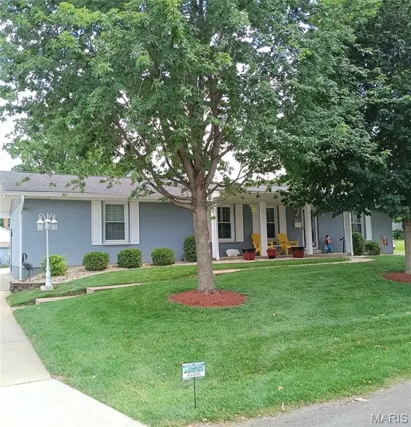 910 N Saint Jacques Street, Florissant, MO 63031