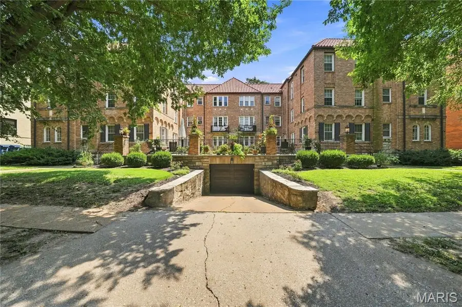 7530 Cromwell Drive #1N, Clayton, MO 63105 - #2