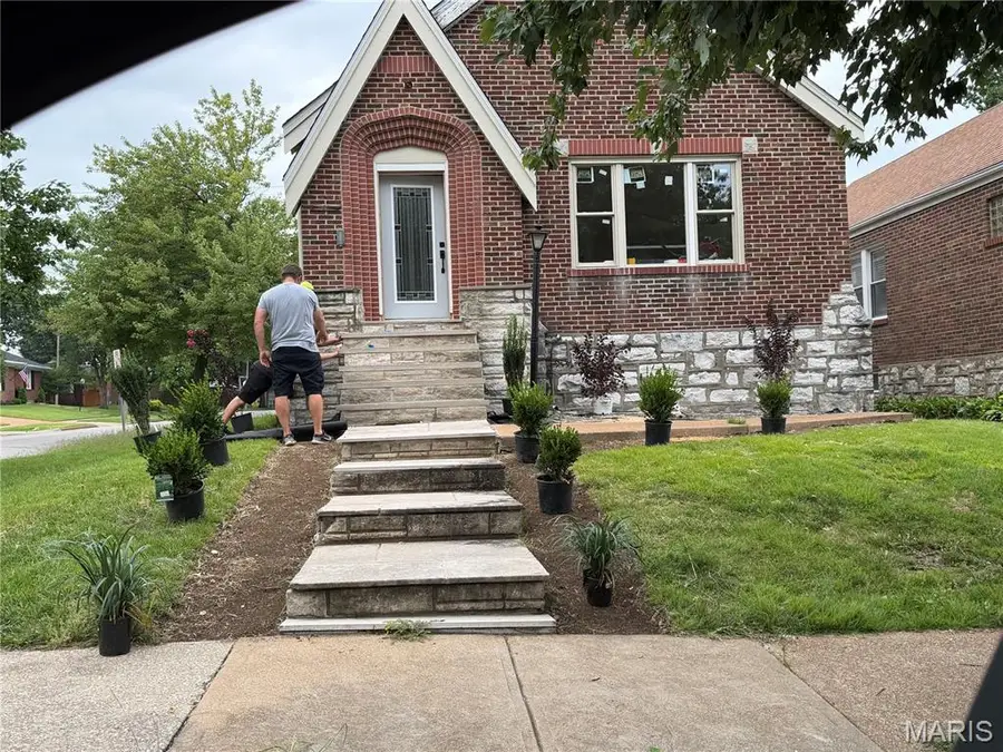 5600 Tholozan Avenue, Saint Louis, MO 63109 - #2
