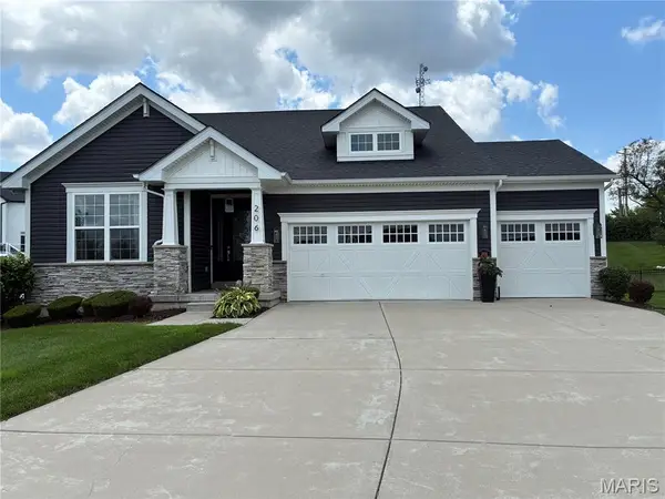 206 Menslage Court, St Charles, MO 63301