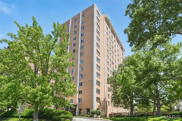 900 S Hanley Road #1B, Clayton, MO 63105