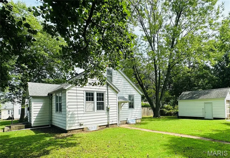 516 W Randle Street, Lebanon, IL 62254 - #2