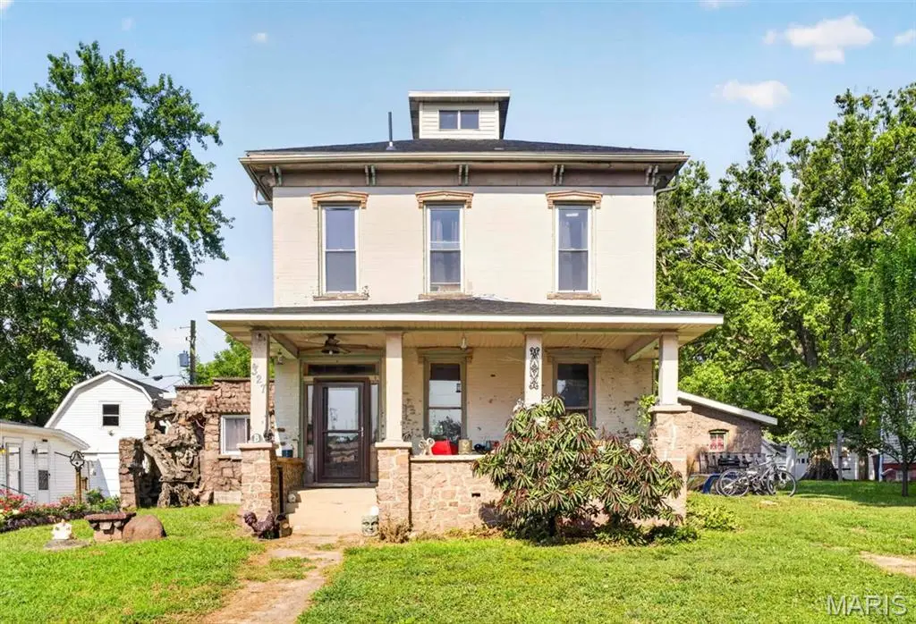 327 N 3rd Street, Greenville, IL 62246 - #1