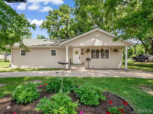 925 W Green Street, Mascoutah, IL 62258