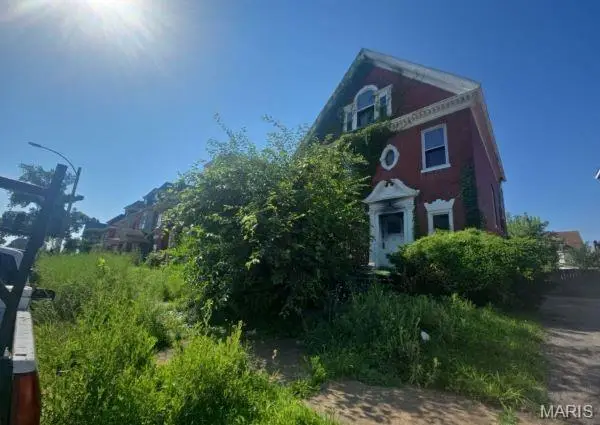 5044 Raymond Avenue, Saint Louis, MO 63113 - #2