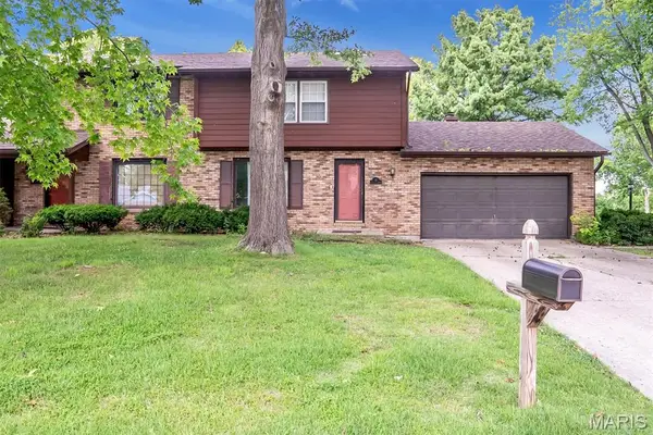 18 Ginger Lake Drive, Glen Carbon, IL 62034