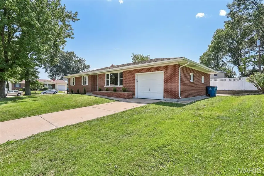 1 Elmwood Court, Saint Charles, MO 63301 - #3