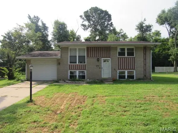 5237 Englewood Drive, Godfrey, IL 62035