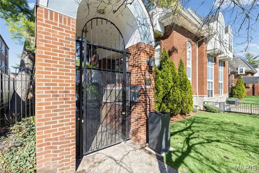 4235 W Pine Boulevard #3, Saint Louis, MO 63108 - #2