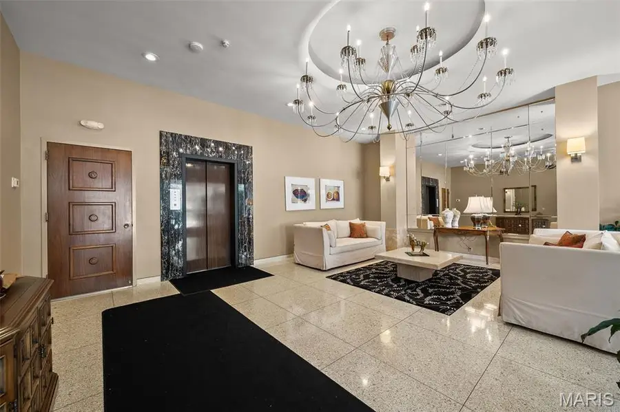 6415 Jamieson Avenue #204, Saint Louis, MO 63109 - #2