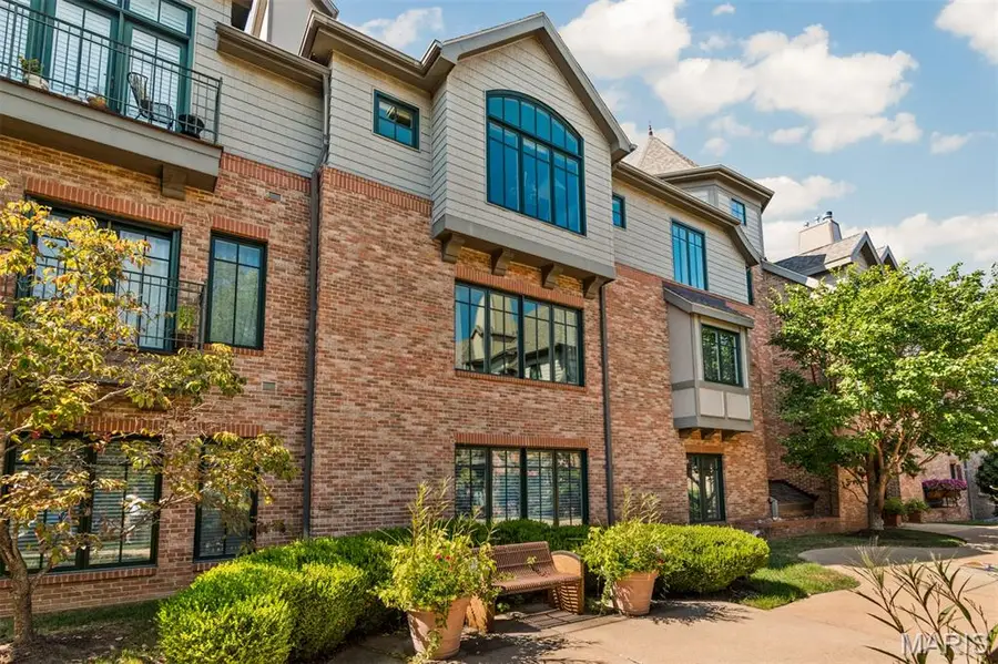 127 E Clinton Place #3B, Kirkwood, MO 63122 - #2