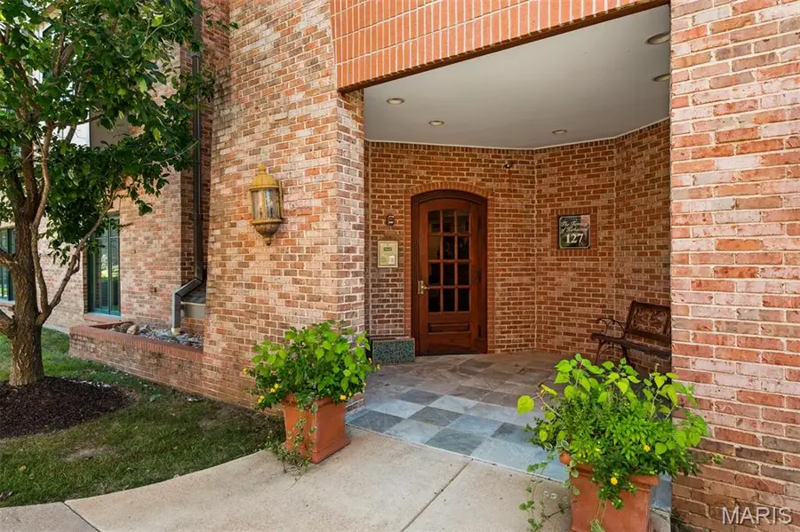 127 E Clinton Place #3B, Kirkwood, MO 63122 - #3