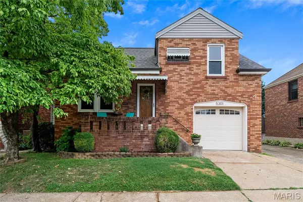 5301 Sunshine Drive, St Louis, MO 63109