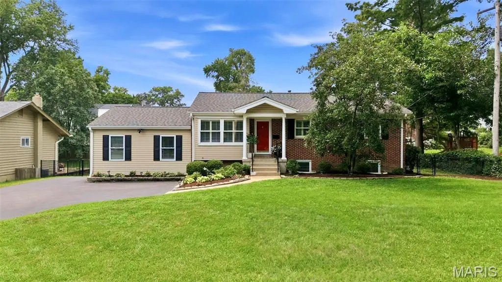 800 E Essex Avenue, Glendale, MO 63122 - #1