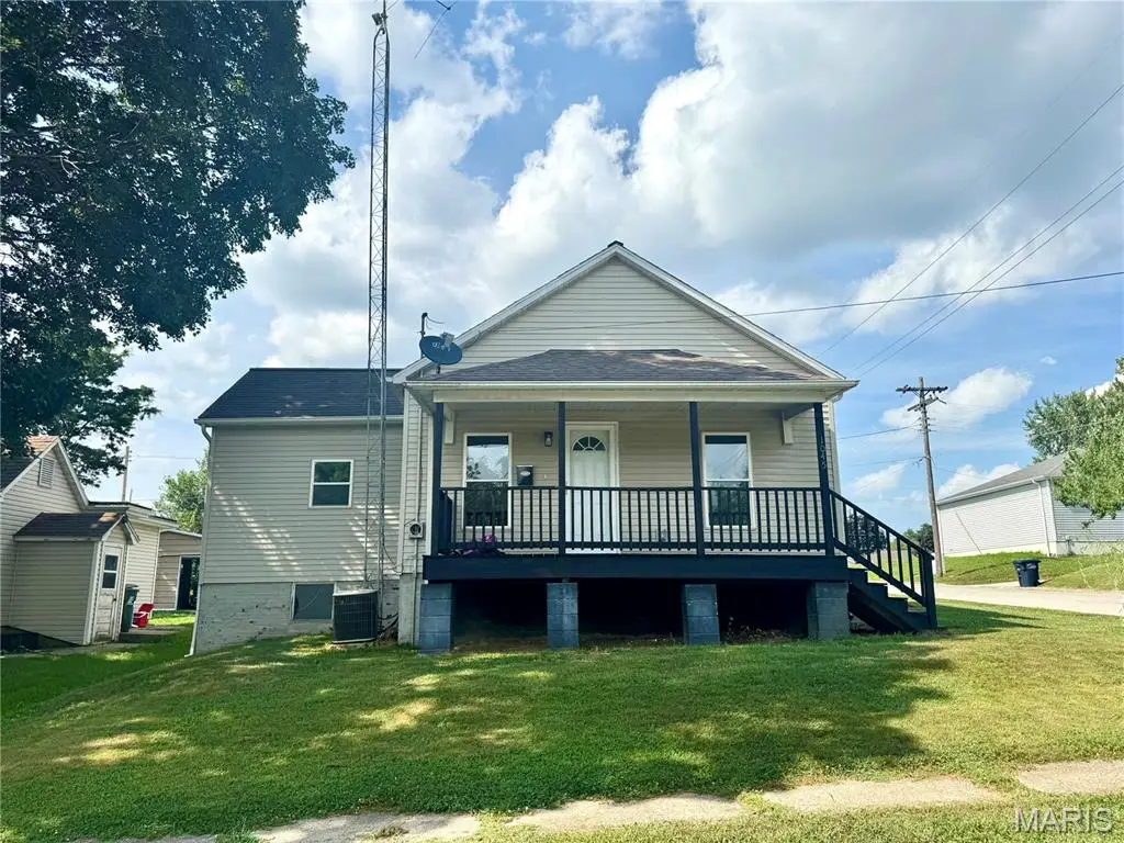 1045 Bell Place, Hillsboro, IL 62049 - #1