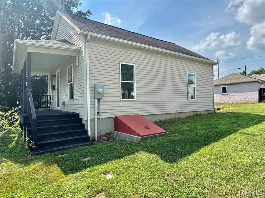1045 Bell Place, Hillsboro, IL 62049 - #2