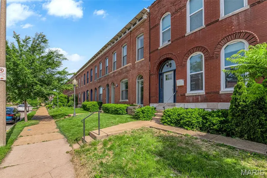4419 Oakland Avenue, Saint Louis, MO 63110 - #2