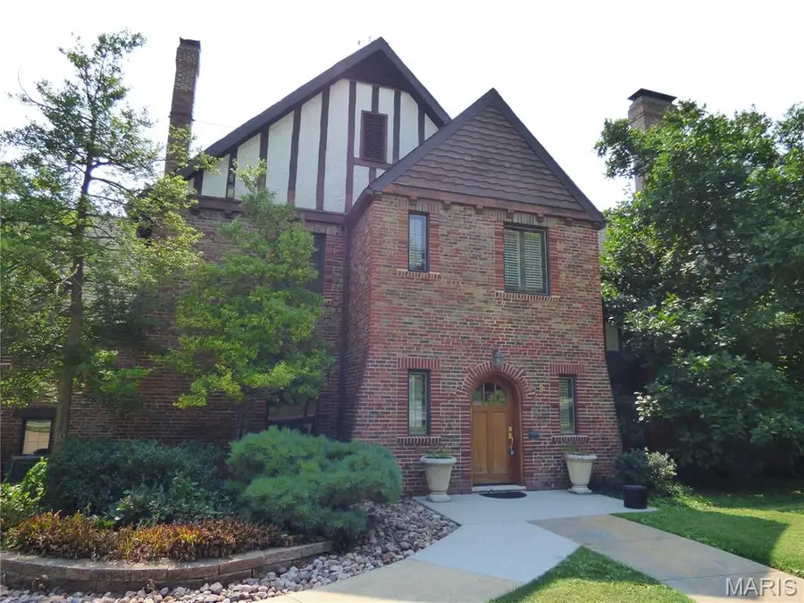 9 Bellerive Acres, Bellerive, MO 63121 - #2