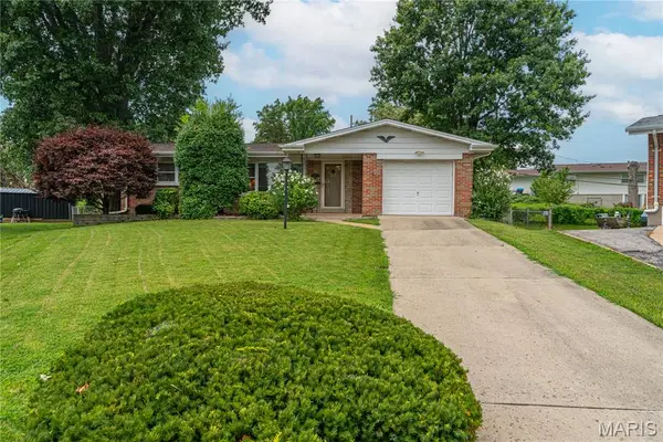 454 Lambeth Lane, St Louis, MO 63125