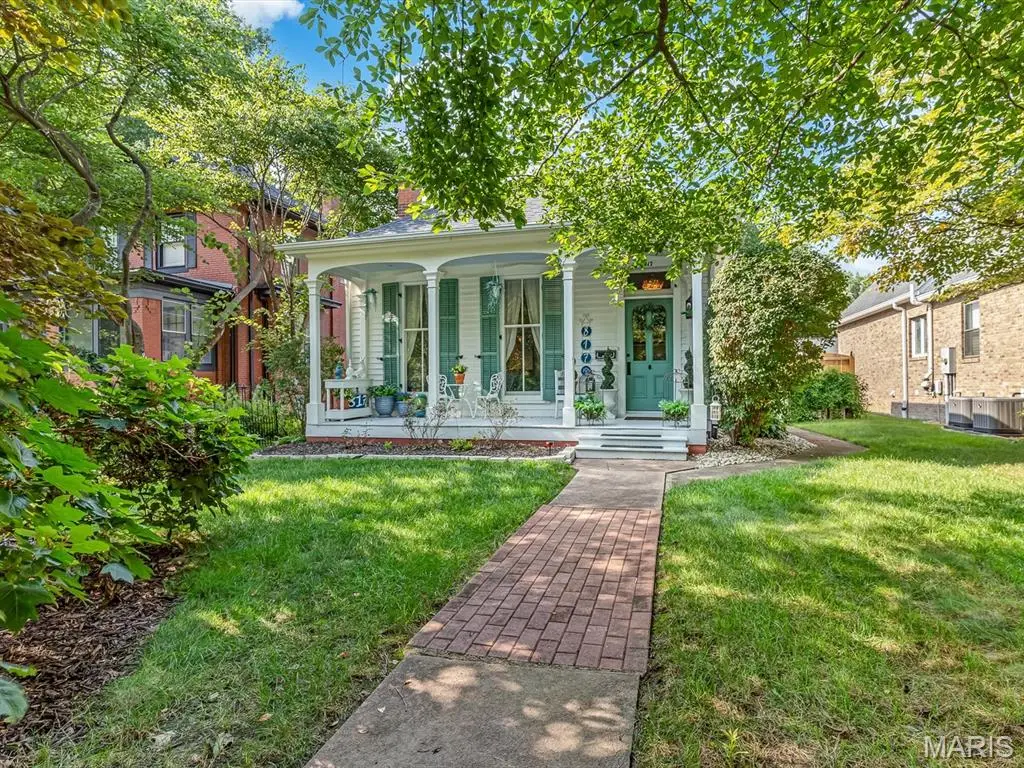 817 Saint Louis Street, Edwardsville, IL 62025 - #1