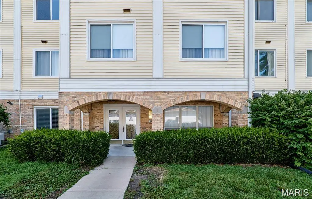 942 Guelbreth Lane #300, Creve Coeur, MO 63141 - #1