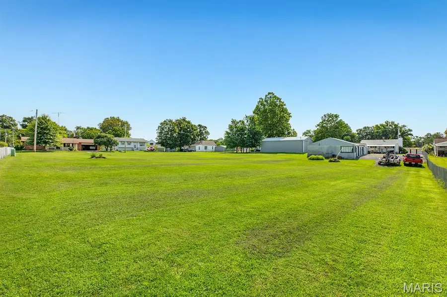 000 Belvedere Circle, Brighton, IL 62012 - #2