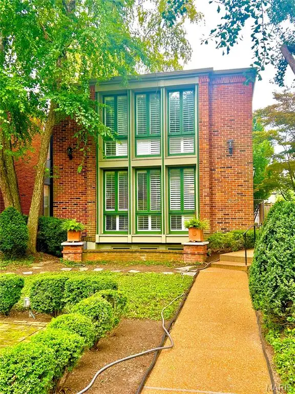 4538 Pershing Place, St Louis, MO 63108