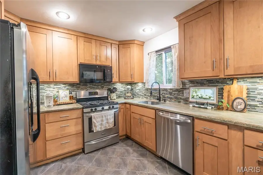 28 Lori Circle, Maryland Heights, MO 63043 - #3