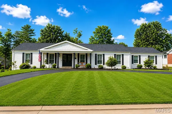 2041 Willow Leaf Drive, St Louis, MO 63131
