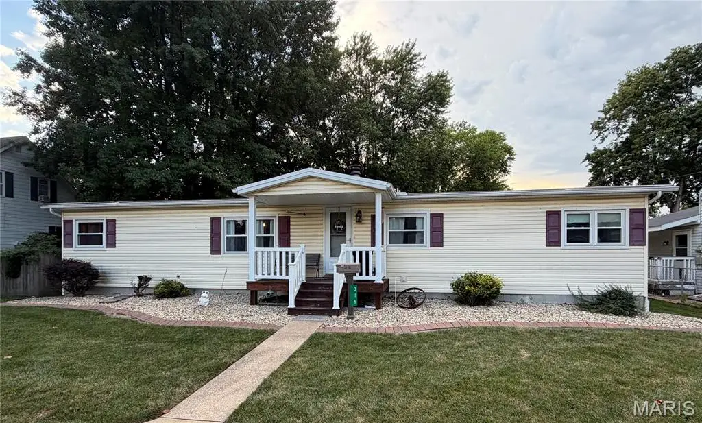 315 N Independence Street, Mascoutah, IL 62258 - #1