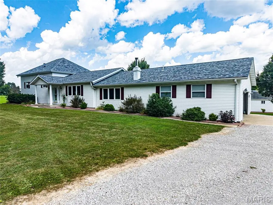 4022 Landmark Road, Iuka, IL 62849 - #2