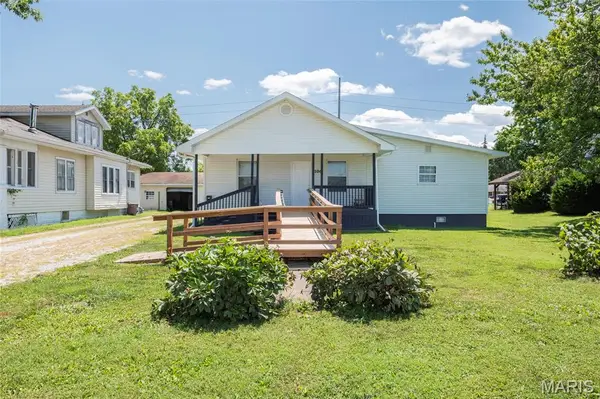 106 W Henry Street, Gillespie, IL 62033