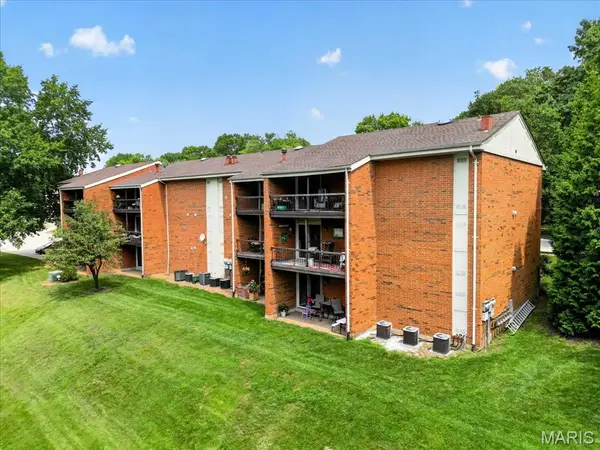 1920 Hunting Lake Court #102, St Louis, MO 63122