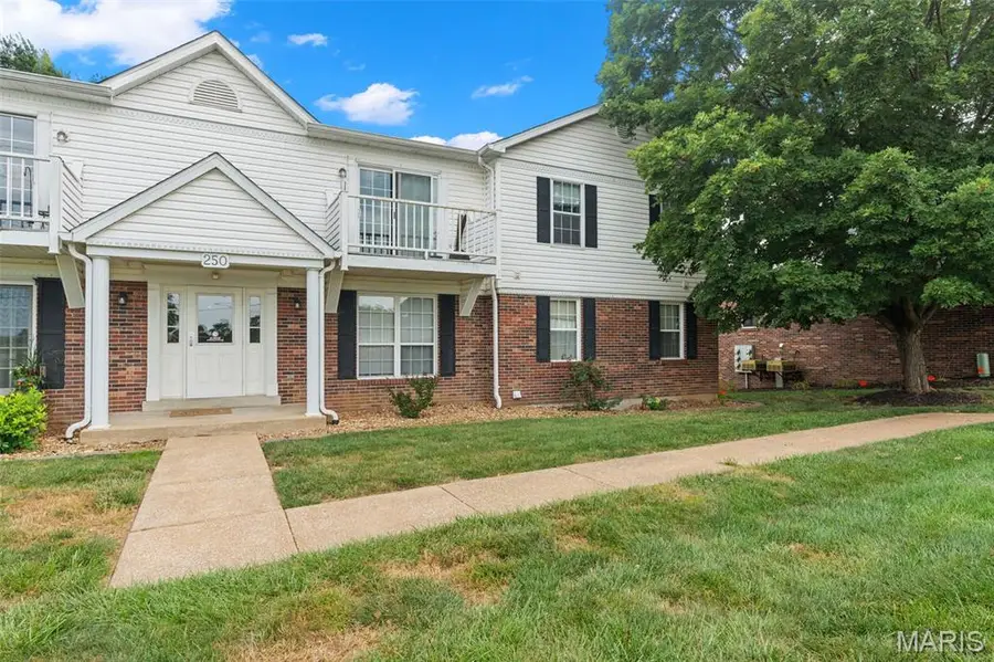 256 Carriage Court, Washington, MO 63090 - #2
