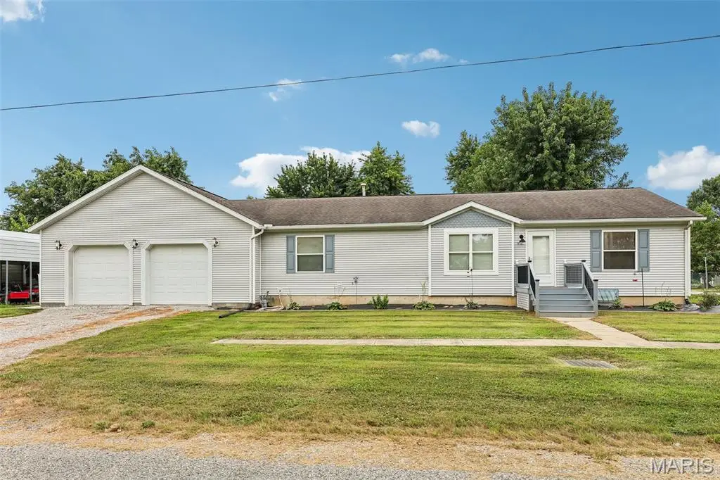 510 W Douglas Street, New Douglas, IL 62074 - #1