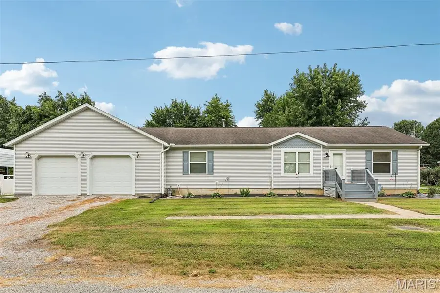510 W Douglas Street, New Douglas, IL 62074 - #2