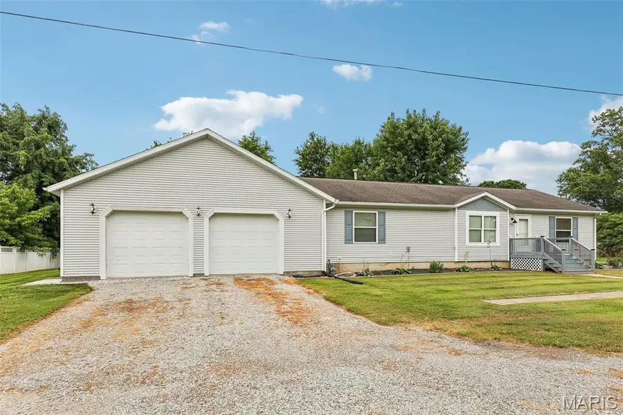 510 W Douglas Street, New Douglas, IL 62074 - #3