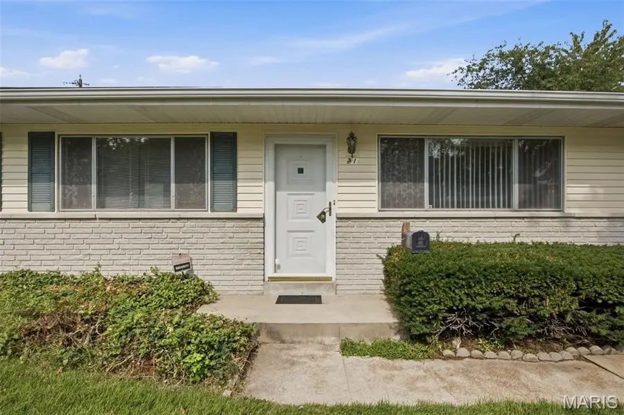 21 Saint Henry Court, Saint Charles, MO 63301 - #3