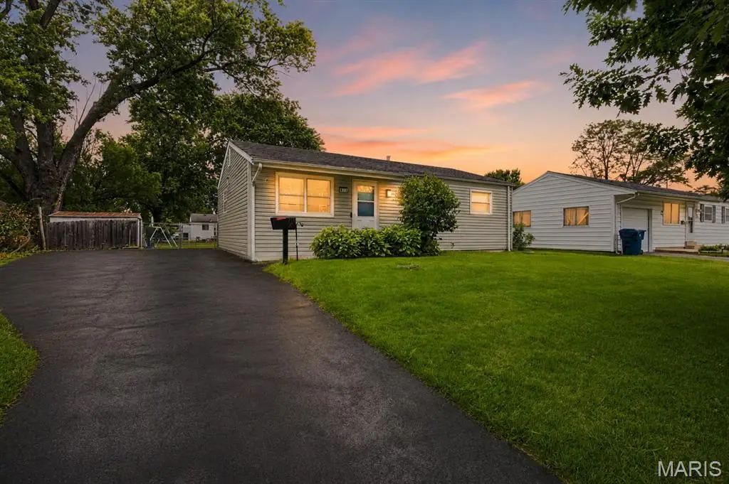 875 5th Plaza, Florissant, MO 63031 - #1