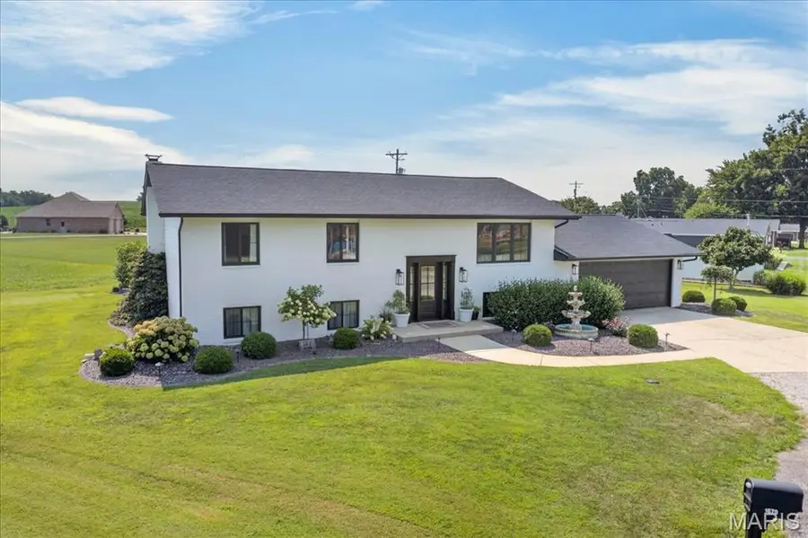 1670 Fayette Street, Carlyle, IL 62231 - #2