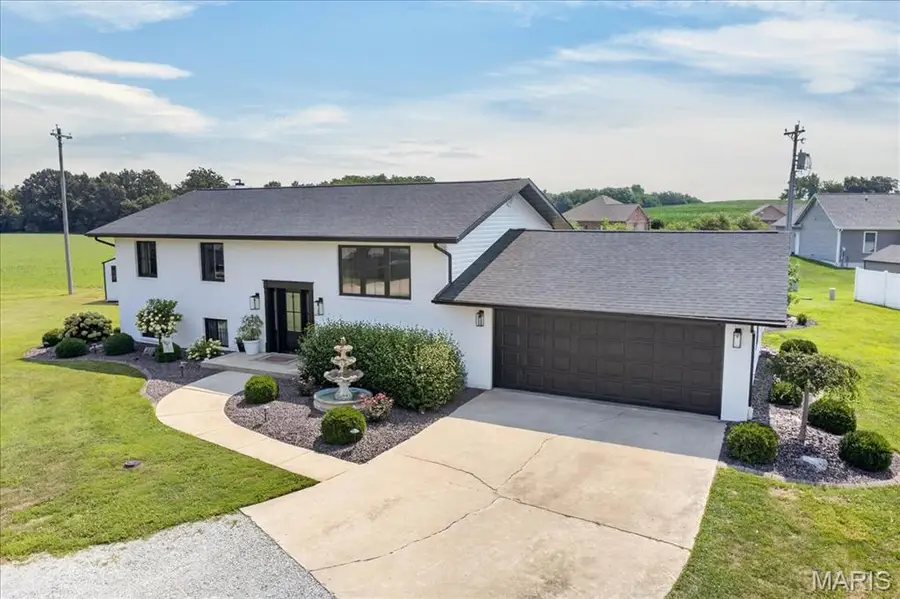 1670 Fayette Street, Carlyle, IL 62231 - #3
