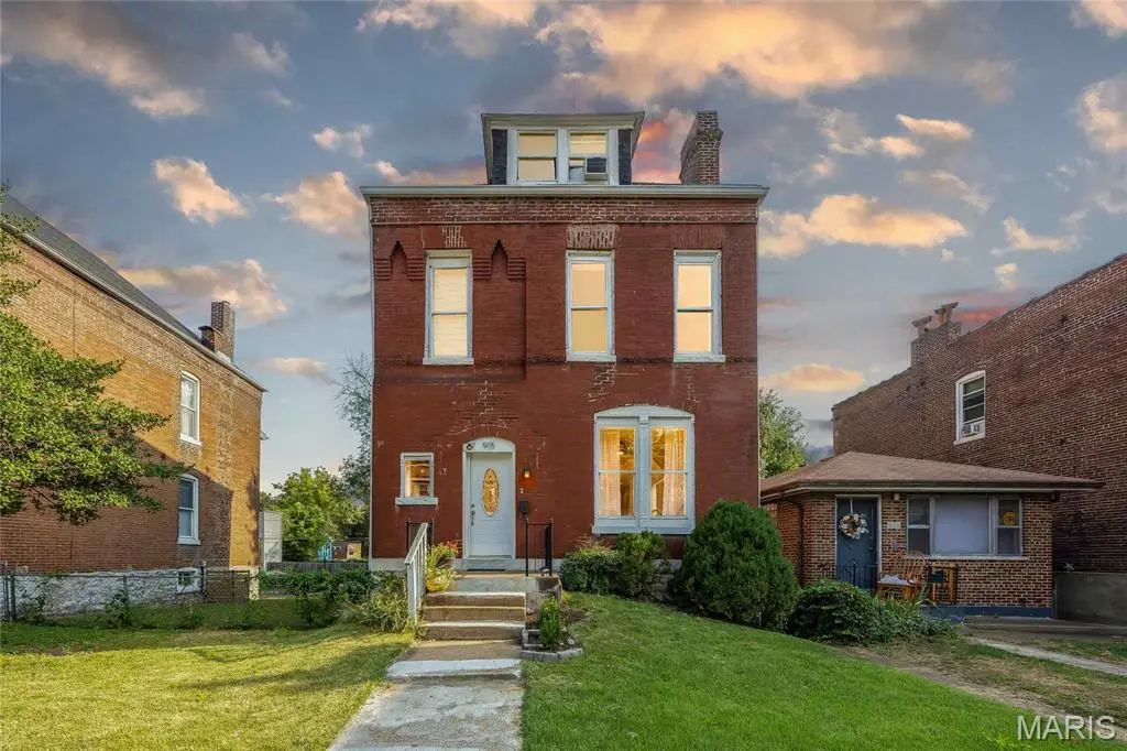 915 Bates Street, Saint Louis, MO 63111 - #1