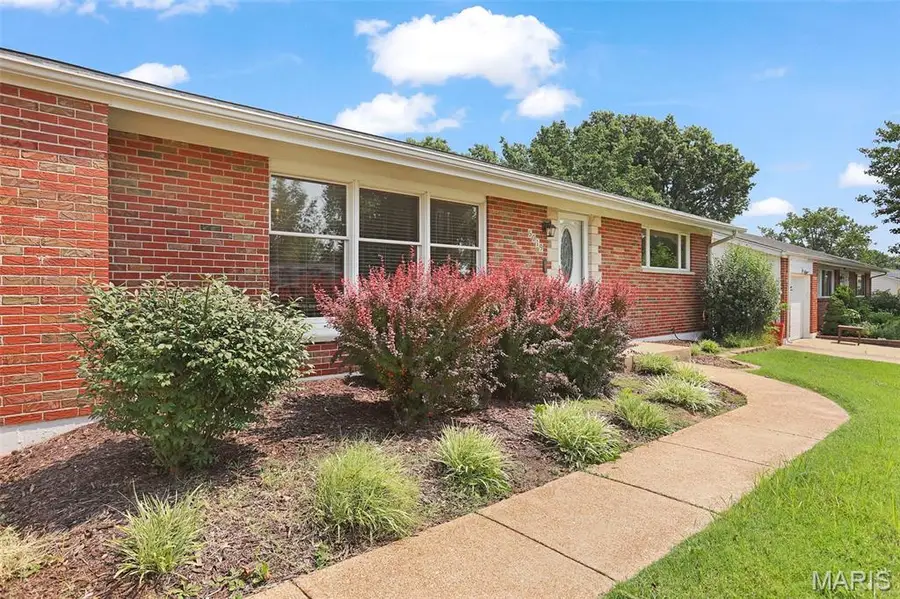 6019 Ranchwood Drive, Saint Louis, MO 63123 - #2