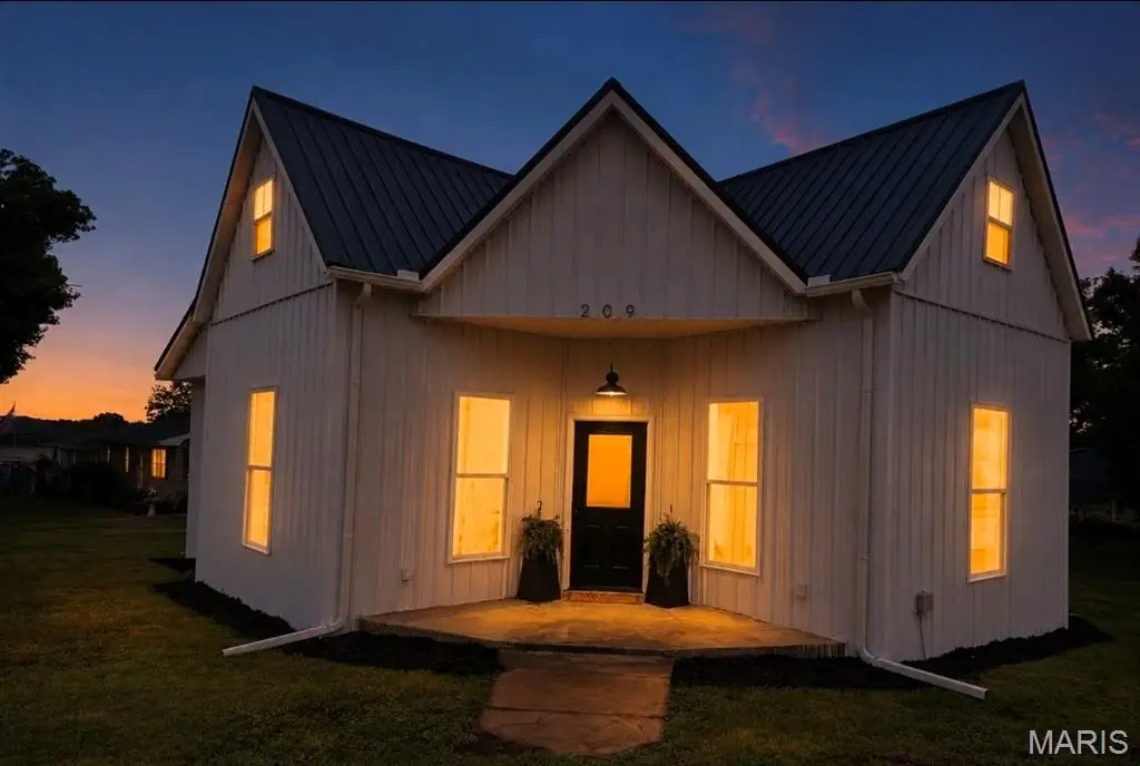 209 E Salling Street, Perry, MO 63462 - #1