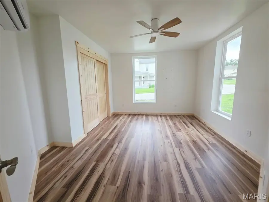 209 E Salling Street, Perry, MO 63462 - #3
