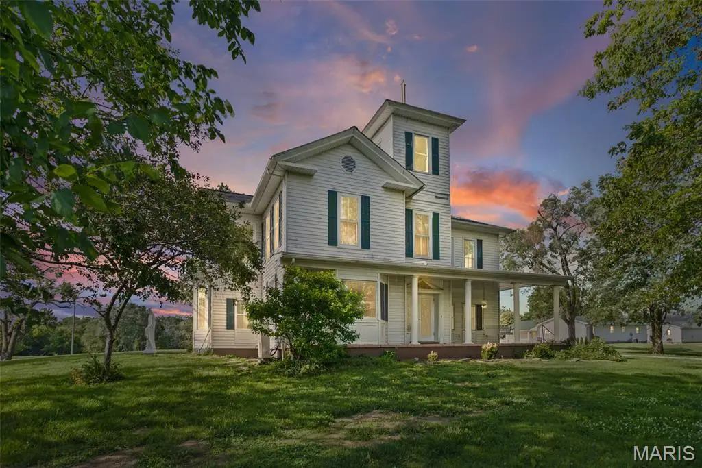 401 E Fairgrounds Avenue, Jerseyville, IL 62052 - #1
