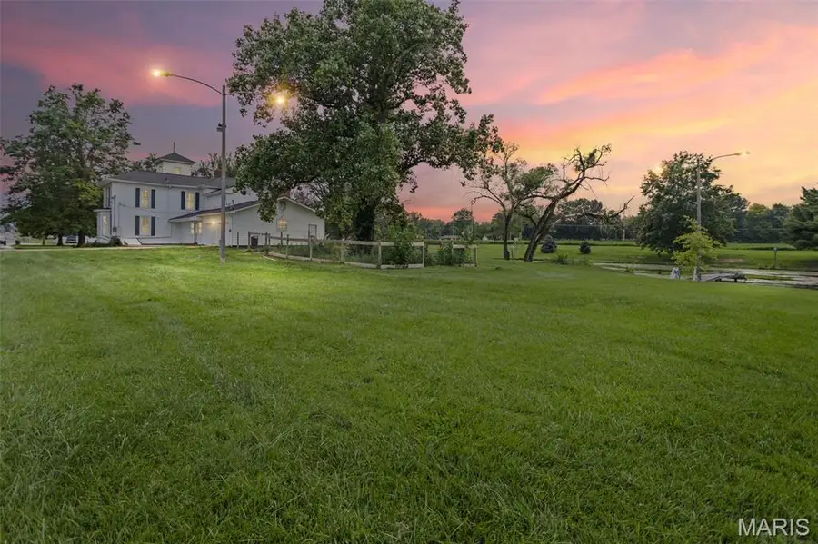 401 E Fairgrounds Avenue, Jerseyville, IL 62052 - #2