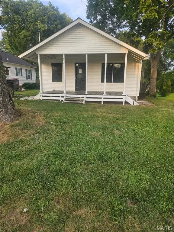 642 Clarksville Road, Pittsfield, IL 62363 - #1