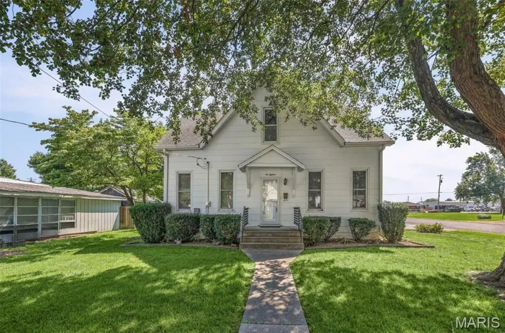 118 S Cedar Street, Trenton, IL 62293 - #1